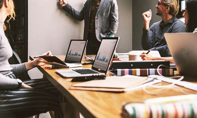 Mesa de trabajo en equipo